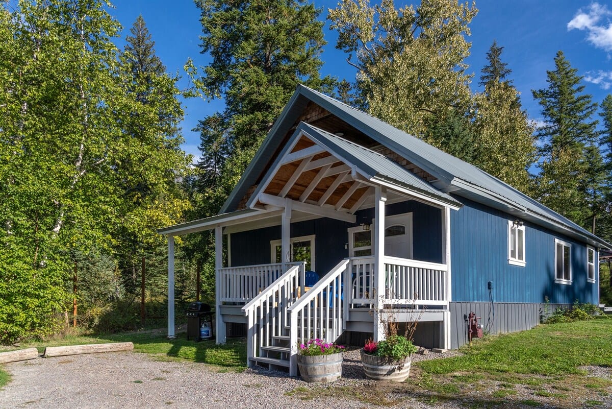 Blue Cabin at Spotted Bear Retreat