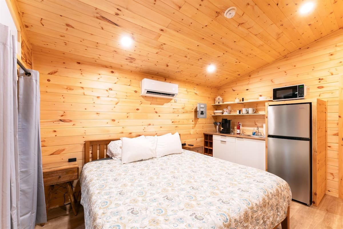 Foxglove Micro Cabin photo 2