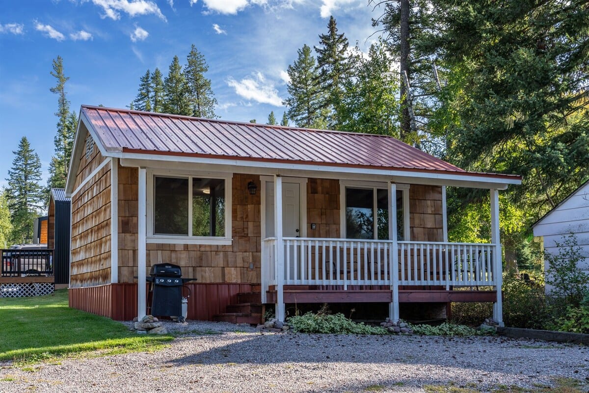 Red Roof Cabin at Spotted Bear Retreat